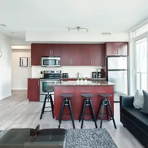 Downtown Two Bedroom With Amazing View, Free Parking Toronto