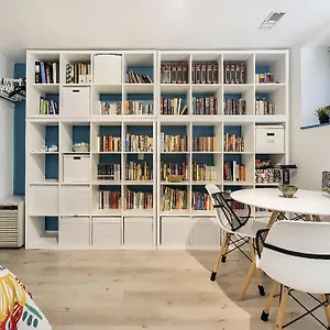  Apartment An Independent Beach Retreat Steps From The Lake And Right In The City Kanada