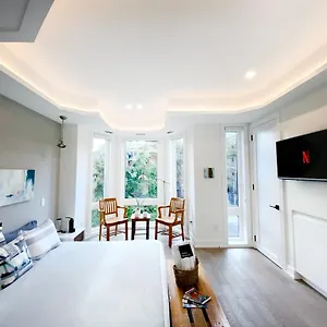  Privatunterkunft Elegant Downtown Kanada